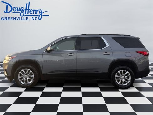 Used 2020 Chevrolet Traverse LT image 2
