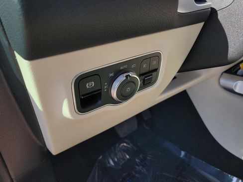 Certified 2025 Mercedes-Benz GLB 250 image 26