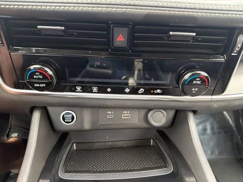 Used 2022 Nissan Rogue SV AWD/4WD image 25
