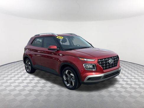 Used 2025 Hyundai Venue SEL FWD image 3