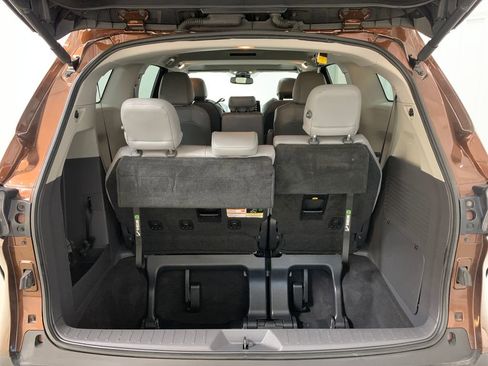 Used 2022 Toyota Sienna XLE image 18
