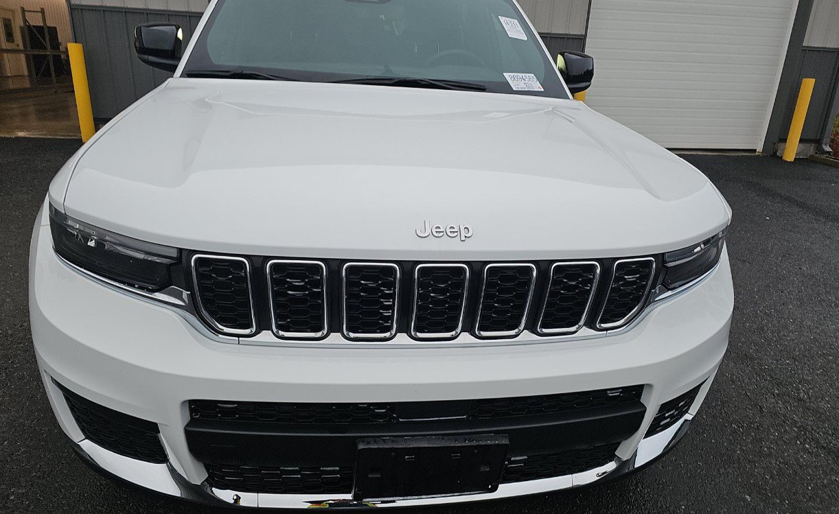 Used 2024 Jeep Grand Cherokee L Laredo AWD/4WD image 3