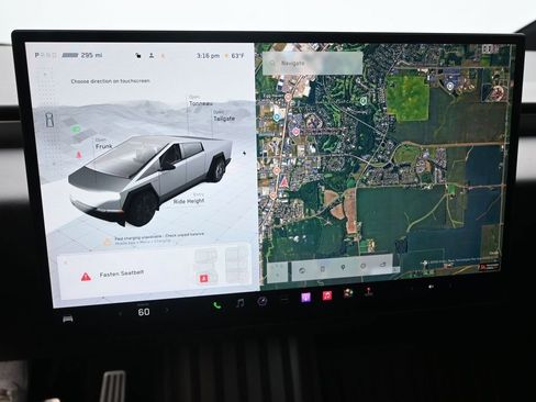 Used 2024 Tesla Cybertruck AWD Crew Cab image 18