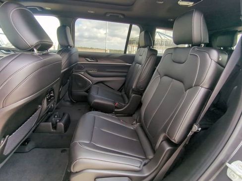 New 2026 Jeep Grand Cherokee L Limited w/ Limited Altitude Package AWD/4WD image 17