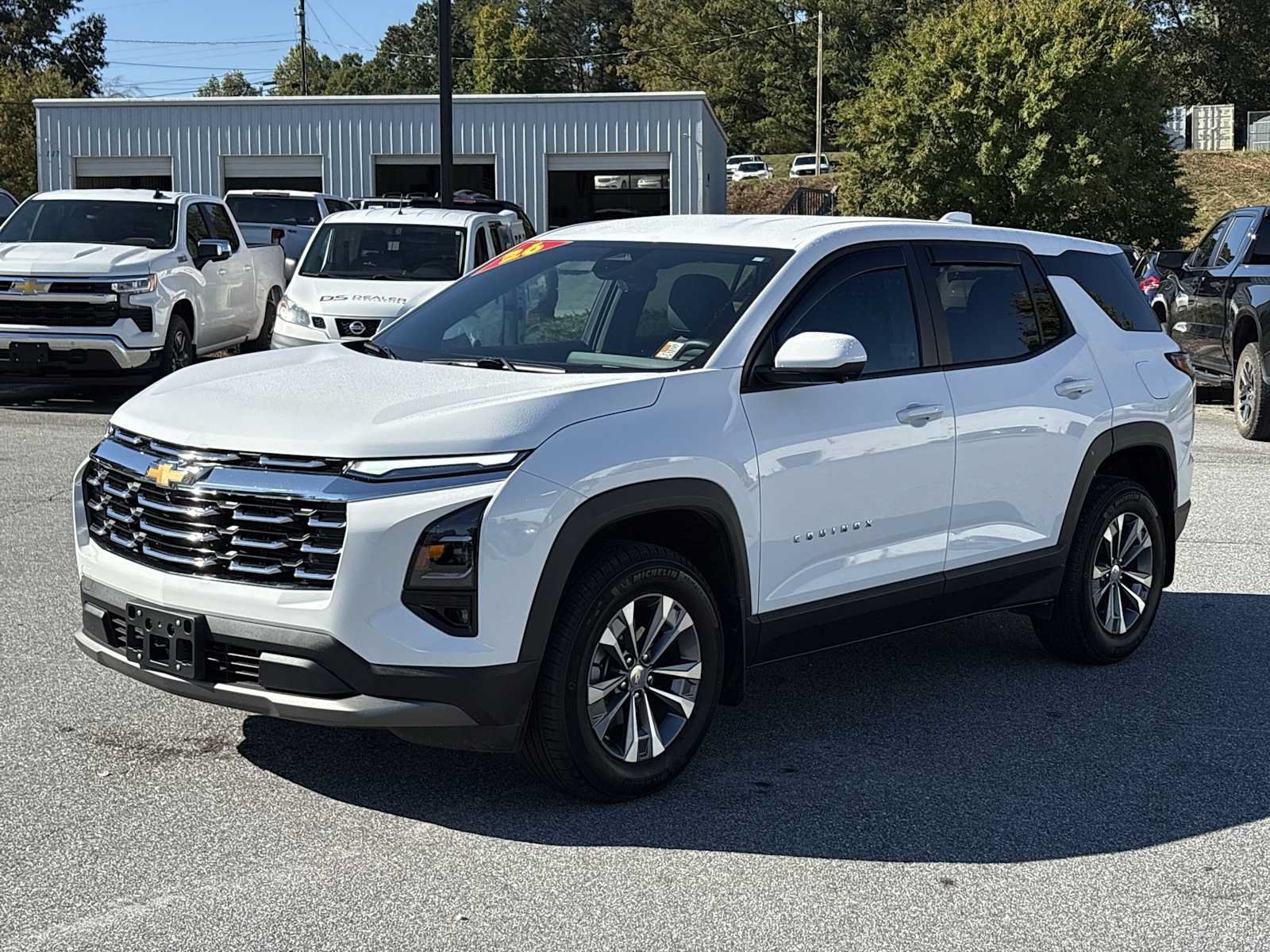 Used 2026 Chevrolet Equinox LT AWD/4WD image 2