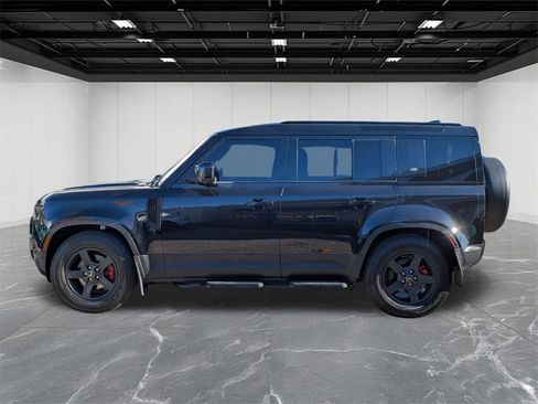 Used 2022 Land Rover Defender 110 image 2