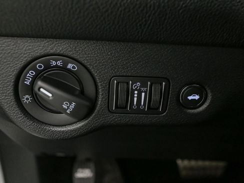 Used 2015 Dodge Challenger R/T Plus image 38