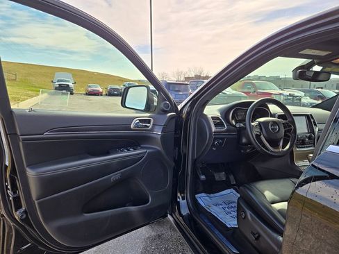 Used 2017 Jeep Grand Cherokee Limited image 11