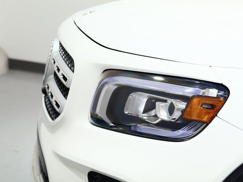 Used 2021 Mercedes-Benz GLB 250 4MATIC image 16