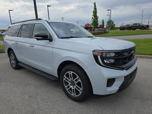 Used 2025 Ford Expedition Max Active AWD/4WD image 6