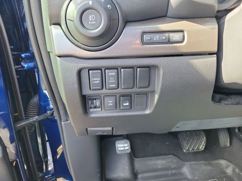 Used 2024 Nissan Titan PRO-4X w/ Pro-4x Convenience Package AWD/4WD image 13