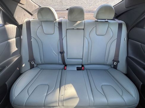 Used 2025 Hyundai Elantra Limited image 39