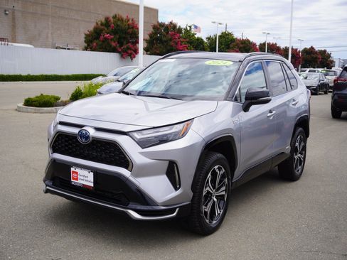 Used 2024 Toyota RAV4 XSE w/ Weather Package AWD/4WD image 9