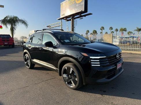 New 2026 Nissan Kicks SR image 1