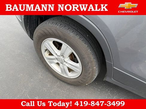 Used 2020 Chevrolet Trax LT w/ LT Convenience Package AWD/4WD image 18
