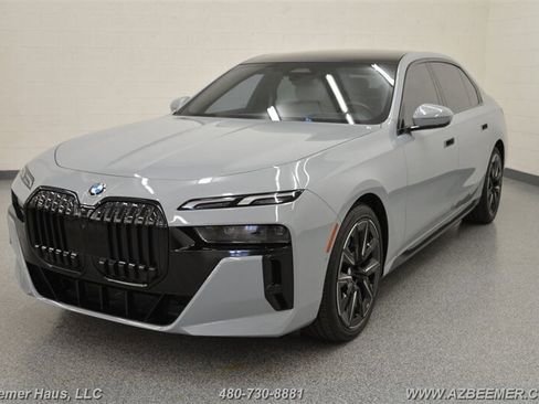 Used 2023 BMW 740i w/ Parking Assistance Package RWD image 2