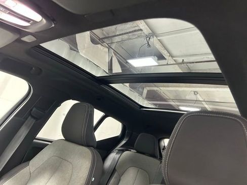 Certified 2025 Volvo XC40 B5 Core image 24