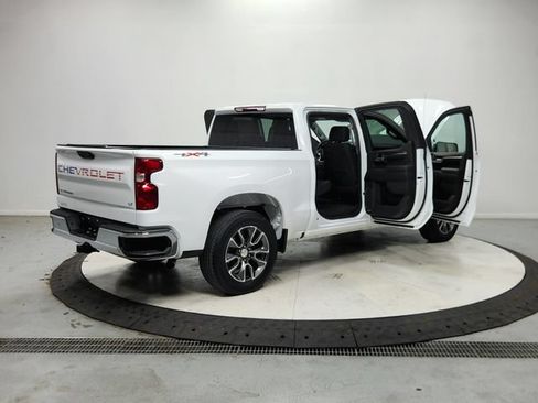 Used 2024 Chevrolet Silverado 1500 LT AWD/4WD image 16