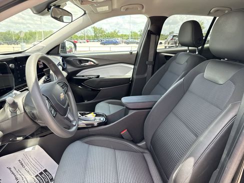 Used 2025 Chevrolet Trax LT FWD image 13
