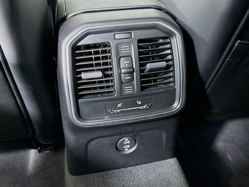 Certified 2025 Porsche Macan AWD/4WD image 27