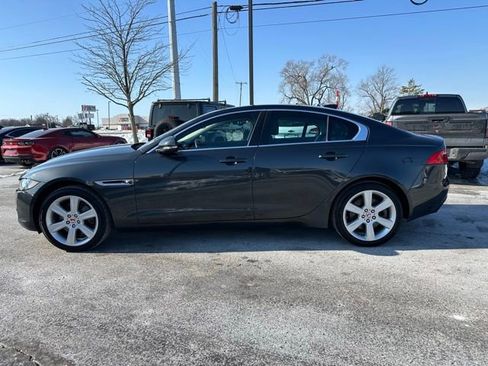 Used 2019 Jaguar XE Premium image 4