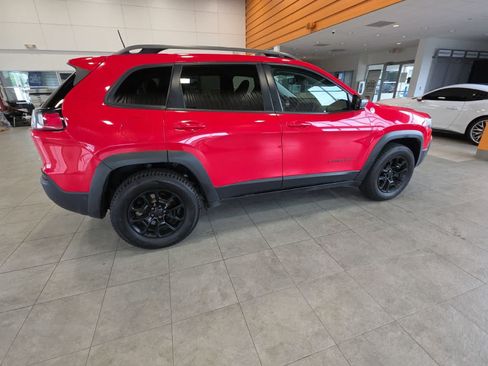 Used 2019 Jeep Cherokee Trailhawk AWD/4WD image 7
