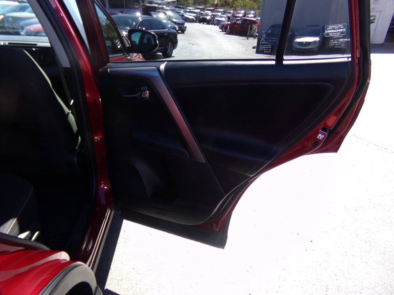 Used 2018 Toyota RAV4 XLE w/ Plus Extra Value Package AWD/4WD image 26