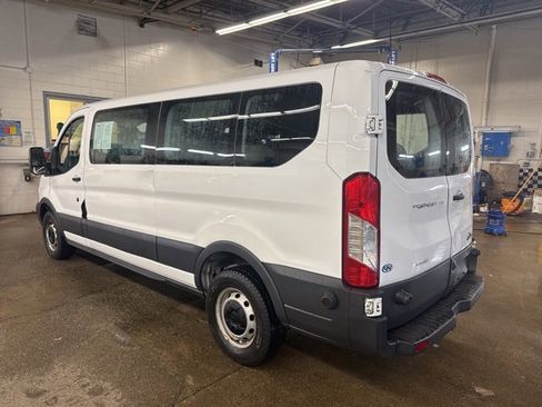 Used 2017 Ford Transit 350 XL image 4
