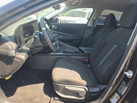 Used 2025 Hyundai Elantra SE FWD image 10