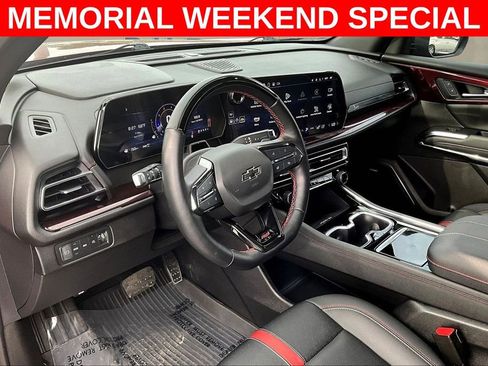 Used 2024 Chevrolet Traverse RS AWD/4WD image 19