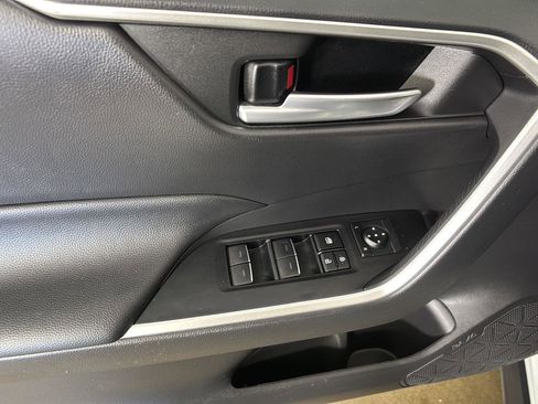 Used 2024 Toyota RAV4 XLE AWD/4WD image 27