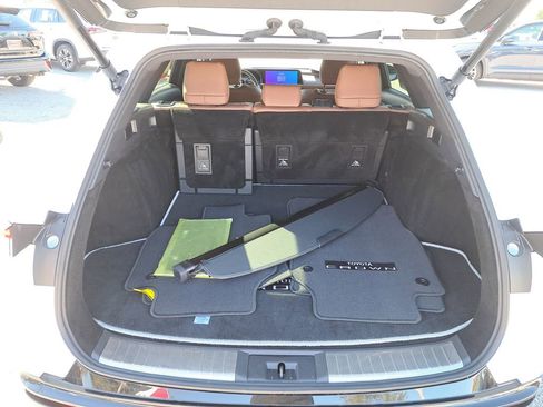 Certified 2025 Toyota Crown Signia Limited image 6