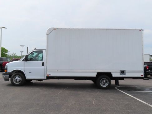 Used 2024 GMC Savana 3500 Extended w/ Power Convenience Package RWD image 15