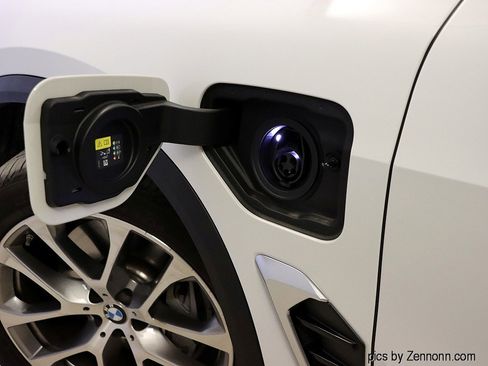 Used 2026 BMW X5 xDrive50e w/ Climate Comfort Package image 10