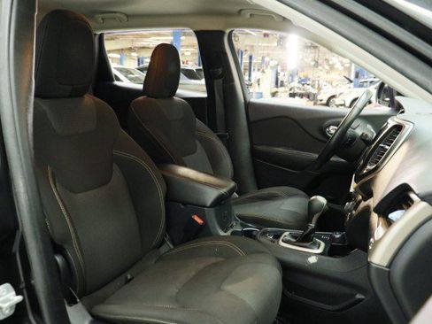 Used 2016 Jeep Cherokee Latitude AWD/4WD image 23