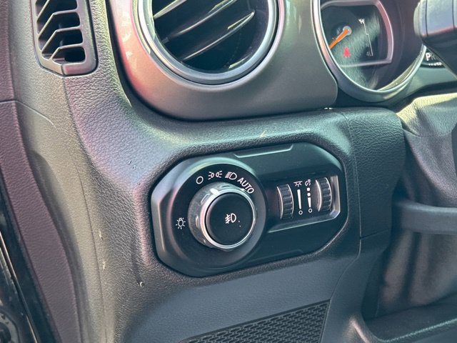 Used 2020 Jeep Wrangler Unlimited Sahara AWD/4WD image 34