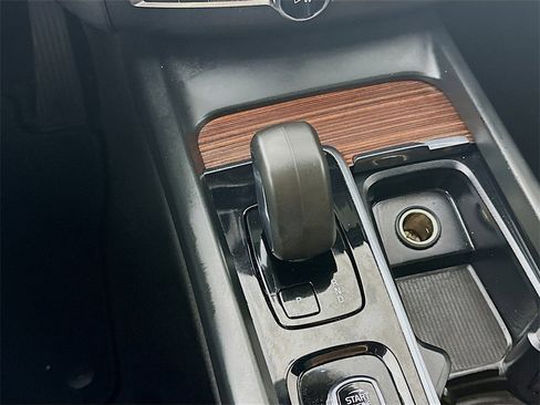 Used 2023 Volvo XC60 B5 Plus image 16