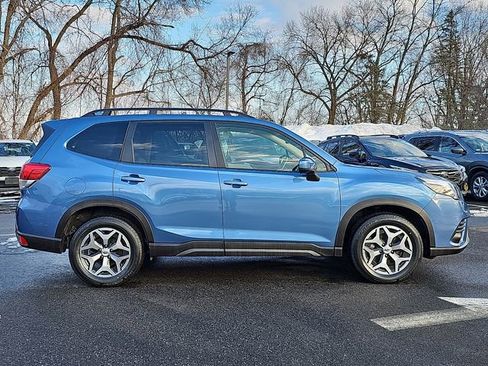 Used 2022 Subaru Forester Premium image 7