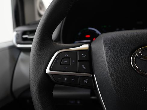 Used 2026 Toyota Sienna XLE AWD/4WD image 25