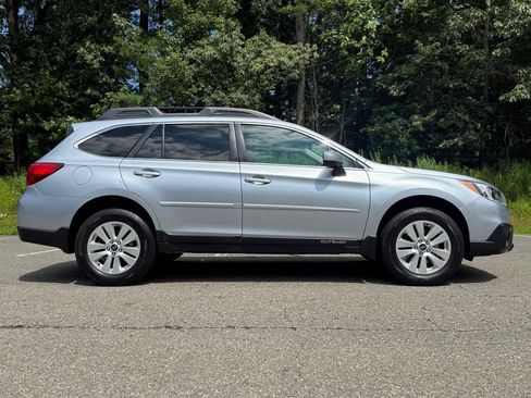 Used 2016 Subaru Outback 2.5i Premium AWD/4WD image 4