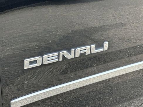 Used 2020 GMC Yukon XL Denali w/ Denali Ultimate Package image 32