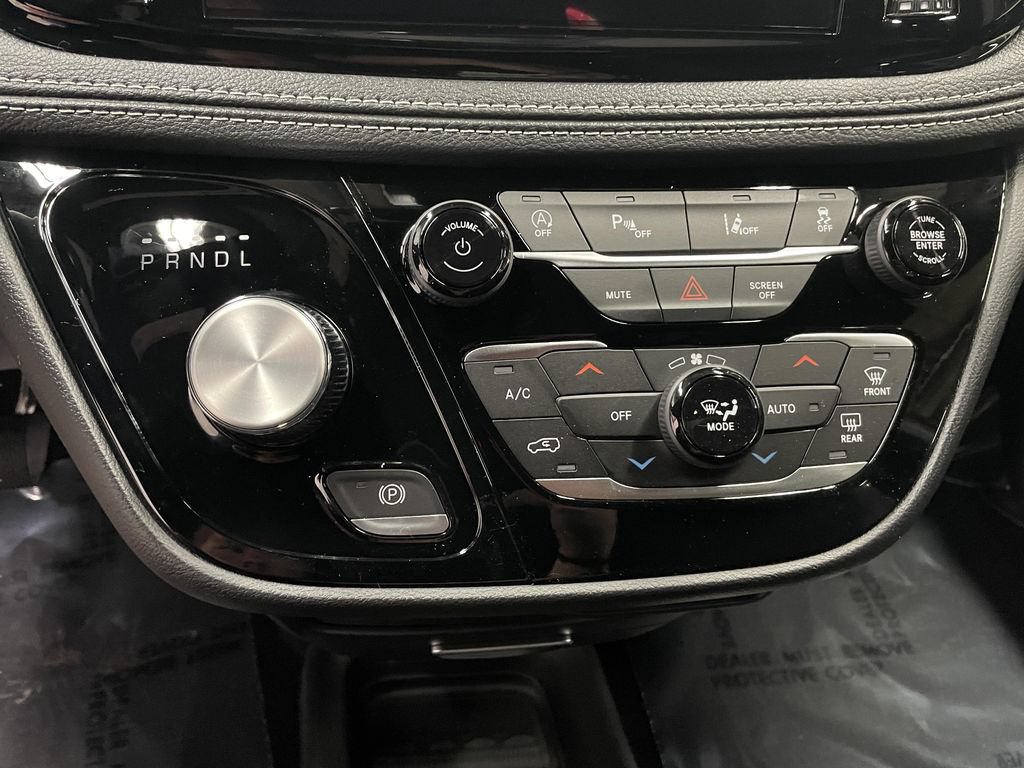 New 2027 Chrysler Pacifica Select w/ Family Tech Group AWD/4WD image 13