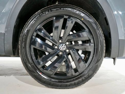 Used 2022 Volkswagen Atlas Cross Sport SE w/ Panoramic Sunroof Package image 33