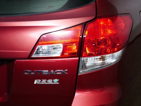 Used 2013 Subaru Outback 2.5i Premium image 17