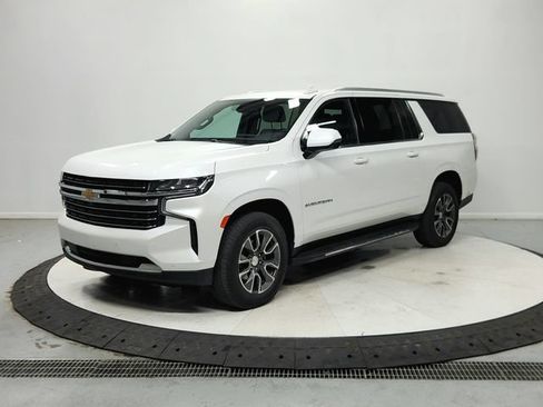 Used 2022 Chevrolet Suburban LT w/ Luxury Package RWD image 4