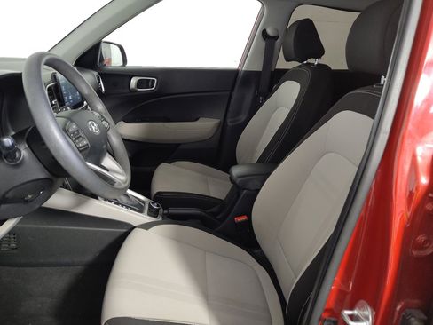 Used 2020 Hyundai Venue SEL FWD image 17