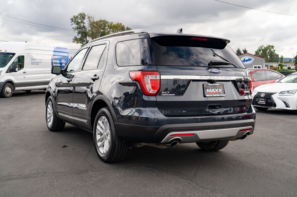 Used 2017 Ford Explorer XLT w/ Equipment Group 201A FWD image 11