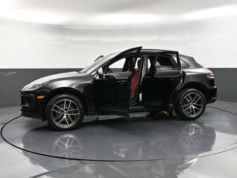 Certified 2026 Porsche Macan AWD/4WD image 37