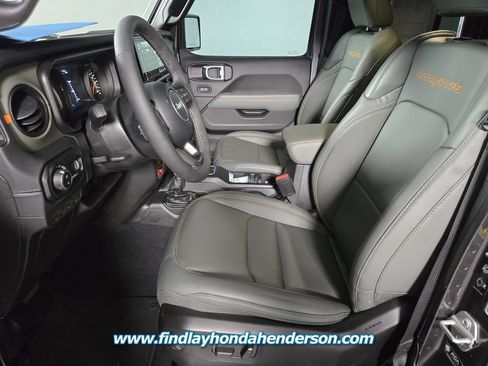 Used 2025 Jeep Gladiator Mojave AWD/4WD image 15