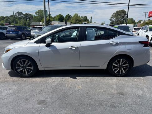 Used 2025 Nissan Versa SV FWD image 8